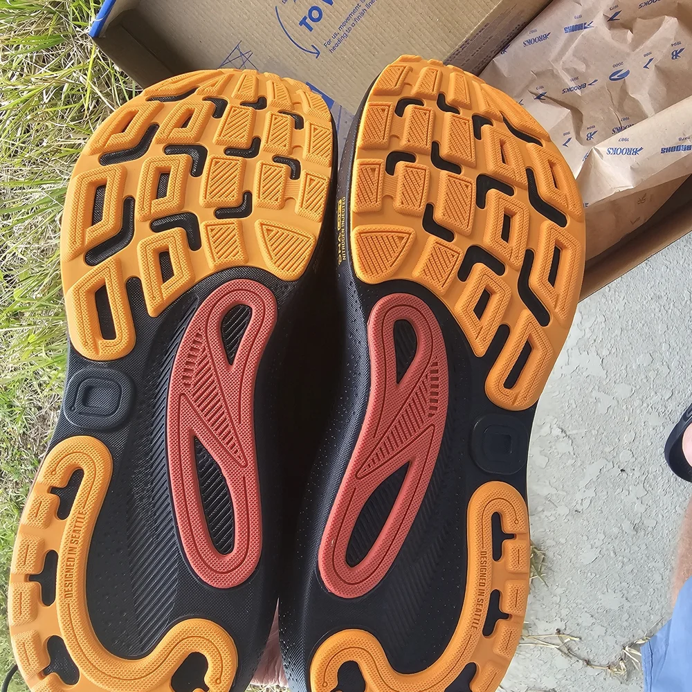 Size 11.5 - Brooks Adrenaline Gts 24 RARE COLOR Black/Burnt Sienna